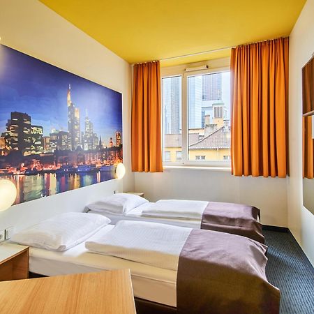 B&B Hotel Frankfurt-Hbf Fráncfort del Meno Exterior foto