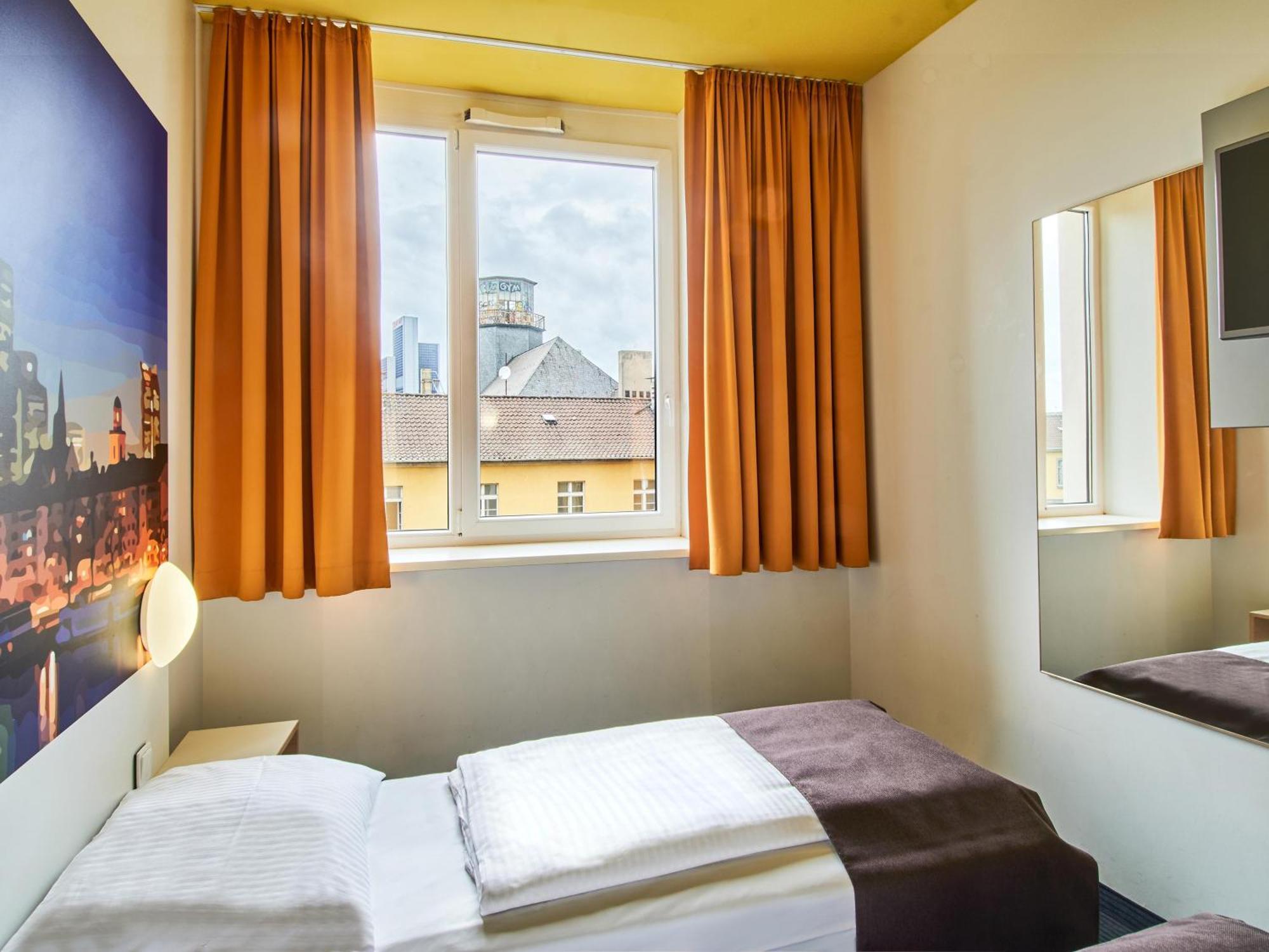 B&B Hotel Frankfurt-Hbf Fráncfort del Meno Exterior foto
