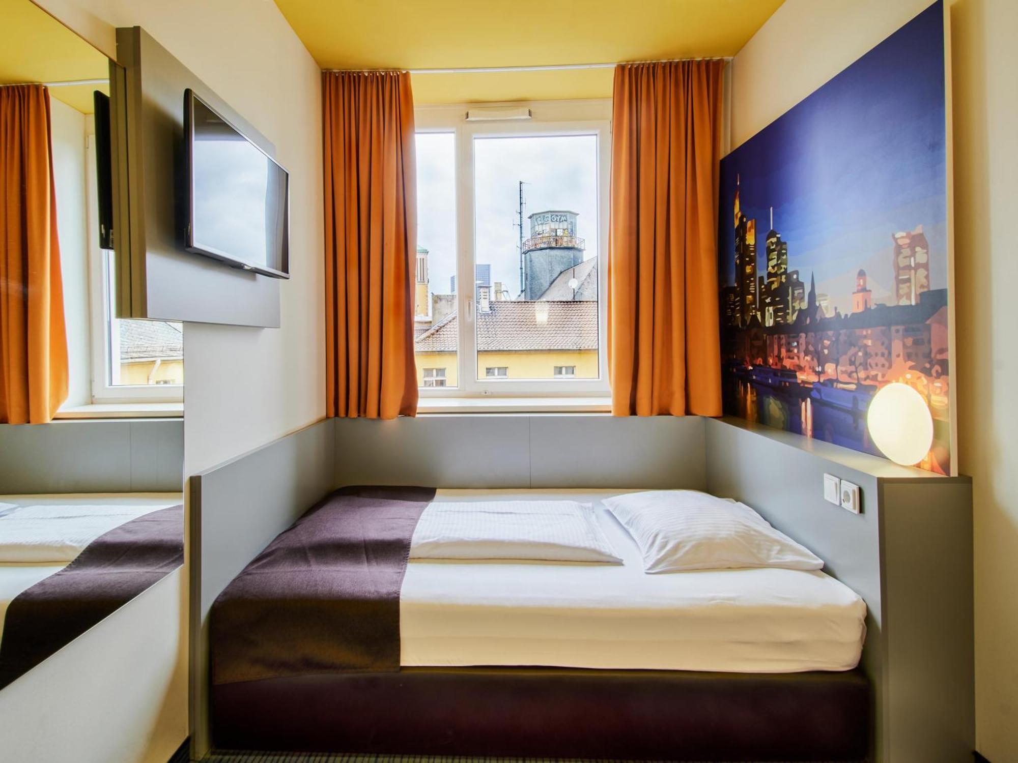 B&B Hotel Frankfurt-Hbf Fráncfort del Meno Exterior foto