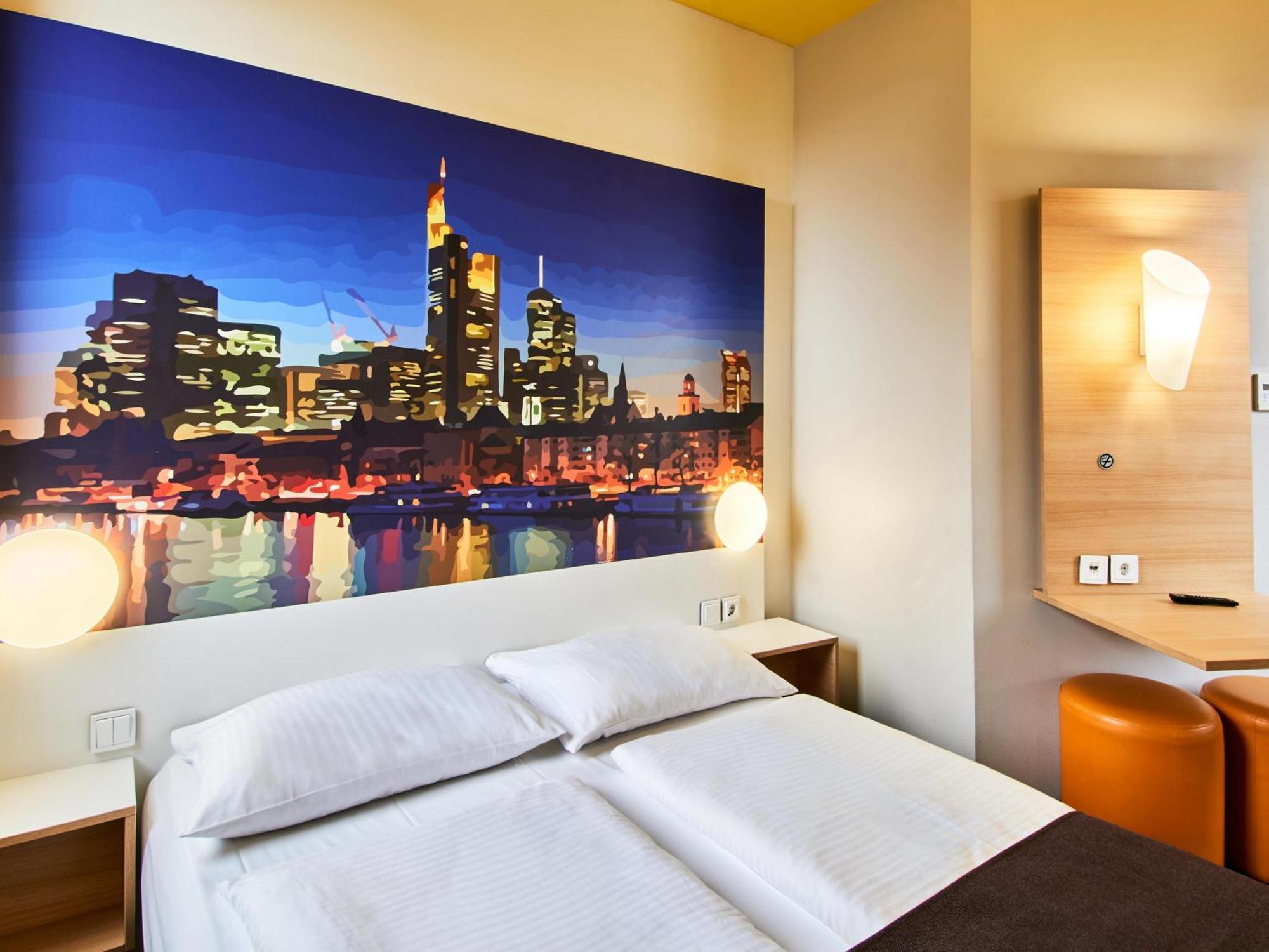 B&B Hotel Frankfurt-Hbf Fráncfort del Meno Exterior foto