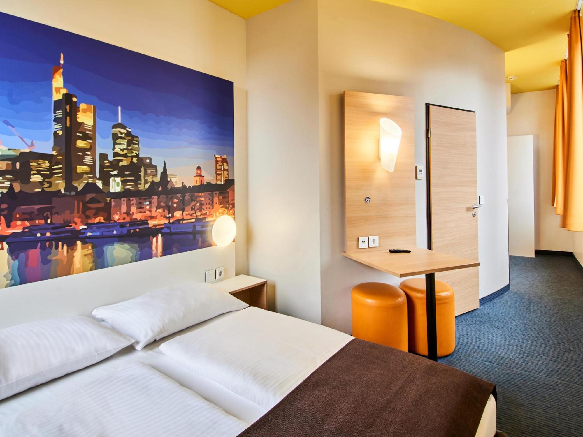 B&B Hotel Frankfurt-Hbf Fráncfort del Meno Exterior foto