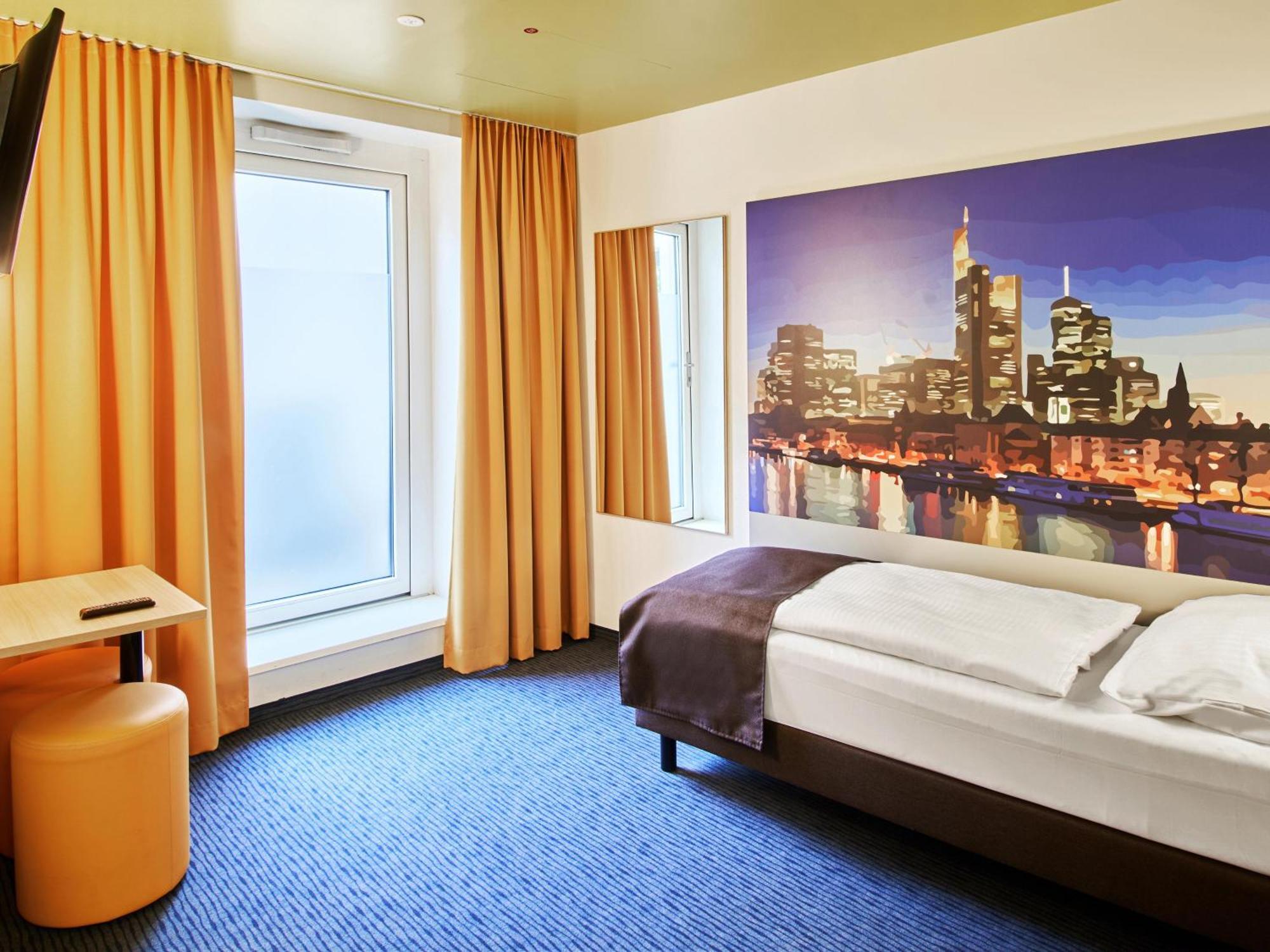 B&B Hotel Frankfurt-Hbf Fráncfort del Meno Exterior foto