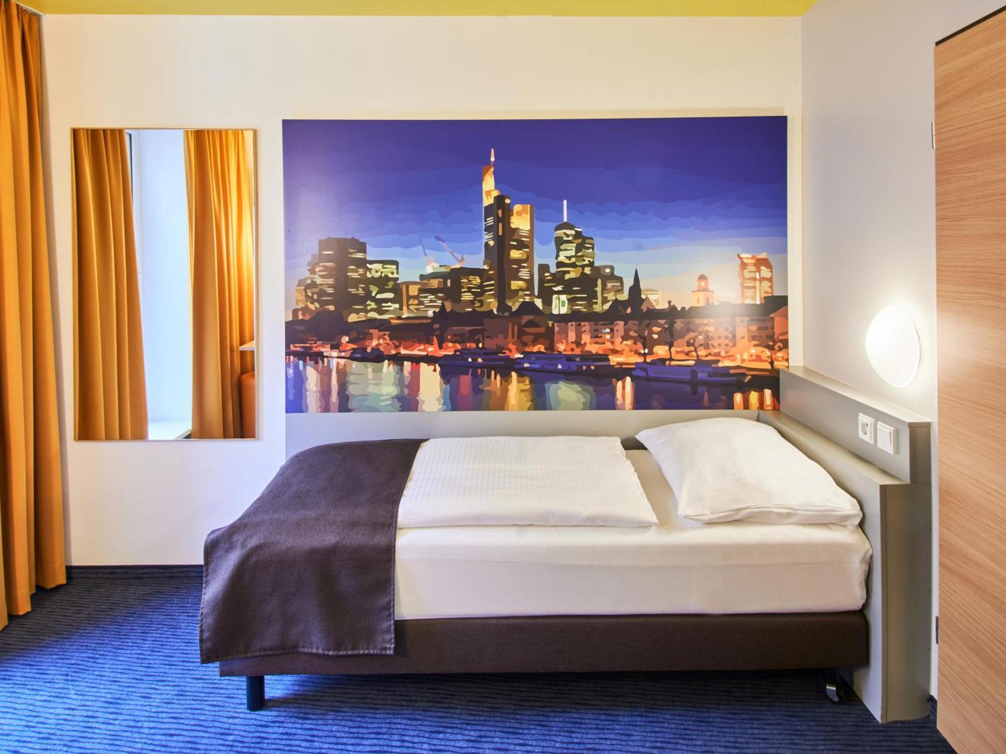 B&B Hotel Frankfurt-Hbf Fráncfort del Meno Exterior foto